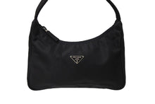 Load image into Gallery viewer, 極美品 PRADA プラダ ハンドバッグ ホーボー ショルダーバッグ ミニバックMV515 三角プレート ナイロン ブラック 中古 64912