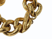 Load image into Gallery viewer, 極美品 CHANEL シャネル VINTAGE ヴィンテージ ココマーク ブレスレット 重量約78.1g 全長約19.5cm 94P刻印 ゴールド メタル GP 中古 64958