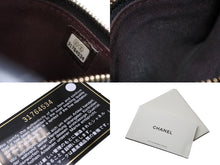 Load image into Gallery viewer, CHANEL シャネル マトラッセ 二つ折り財布 ココマーク 31番台 ラムスキン ブラック ゴールド金具 美品 中古 65077