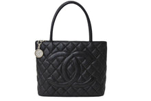 Load image into Gallery viewer, 極美品 CHANEL シャネル 1804 復刻トートバッグ ハンドバッグ 7番台 グレインドカーフスキン ブラック シルバー金具 中古 65101