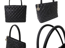 Load image into Gallery viewer, 極美品 CHANEL シャネル 1804 復刻トートバッグ ハンドバッグ 7番台 グレインドカーフスキン ブラック シルバー金具 中古 65101