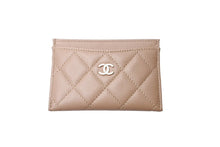 Load image into Gallery viewer, 極美品 CHANEL シャネル カードケース ココマーク シリアルランダム キャビアスキン ベージュ ゴールド金具 中古 65269