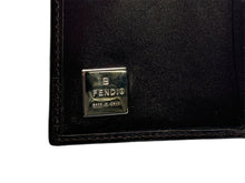 Load image into Gallery viewer, 極美品 FENDI フェンディ 二つ折り財布 コンパクト レザ― キャンバス シルバー金具 ズッカ柄 ブラウン 中古 65290