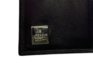 極美品 FENDI フェンディ 二つ折り財布 コンパクト レザ― キャンバス シルバー金具 ズッカ柄 ブラウン 中古 65290