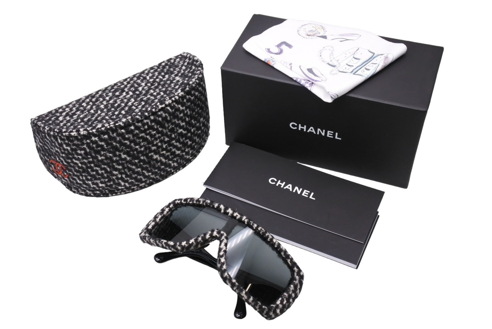 【美品】CHANEL サングラス（付属品完備／正規品） CHANEL（シャネル） 【専用ケース付属】CHANEL サングラス レディース