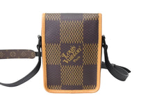 Load image into Gallery viewer, 極美品 LOUIS VUITTON ルイヴィトン アマゾン メッセンジャー ショルダーバッグ N40357 ダミエ エベヌ モノグラム NIGO 中古 65491