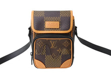 Load image into Gallery viewer, 極美品 LOUIS VUITTON ルイヴィトン アマゾン メッセンジャー ショルダーバッグ N40357 ダミエ エベヌ モノグラム NIGO 中古 65491