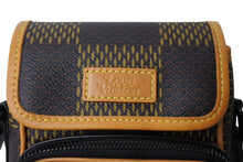 Load image into Gallery viewer, 極美品 LOUIS VUITTON ルイヴィトン アマゾン メッセンジャー ショルダーバッグ N40357 ダミエ エベヌ モノグラム NIGO 中古 65491