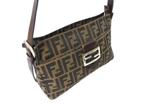 画像をギャラリービューアに読み込む, FENDI フェンディ マンマバケット ワンショルダーバッグ ズッカ柄 コットンキャンバス レザー シルバー金具 美品 中古 65539