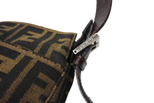 画像をギャラリービューアに読み込む, FENDI フェンディ マンマバケット ワンショルダーバッグ ズッカ柄 コットンキャンバス レザー シルバー金具 美品 中古 65539