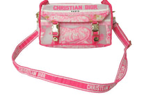 Load image into Gallery viewer, [USED/中古]Christian Dior クリスチャンディオール ショルダーバッグ ディオールキャンプ スモールバッグ ピンク ホワイト キャンバス M1241ORVJ ゴールド金具 Cランク 中古 65560