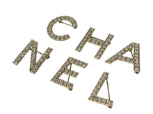 Load image into Gallery viewer, 新品同様 CHANEL シャネル ロゴ ブローチ アルファベット6個セット ラインストーン AB1368 アクセサリー ゴールド金具 中古 65572