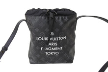 Load image into Gallery viewer, 極美品 LOUIS VUITTON ルイヴィトン モノグラムエクリプスフラグメント ナノバッグ ショルダーバッグ M43418 ブラック 中古 65583