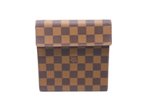 Load image into Gallery viewer, 極美品 LouisVuitton ルイヴィトン CDケース DVD 斜め掛け ショルダーバッグ N62935 ブラウン ゴールド金具 中古 65587