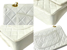 画像をギャラリービューアに読み込む, CHANEL シャネル チェーンショルダーバッグ マトラッセ25 ココマーク ラムスキン 5番台 1998年 Wフラップ ホワイト 美品 中古 65604