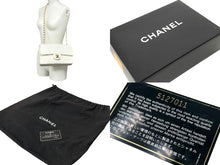 画像をギャラリービューアに読み込む, CHANEL シャネル チェーンショルダーバッグ マトラッセ25 ココマーク ラムスキン 5番台 1998年 Wフラップ ホワイト 美品 中古 65604