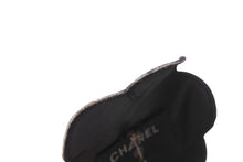 画像をギャラリービューアに読み込む, CHANEL シャネル ココマーク カメリアコサージュ ブローチ アクセサリー ラバー 11g ホワイト ブラック 美品 中古 65651