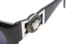 Load image into Gallery viewer, Gianni Versace ジャンニ・ヴェルサーチ サングラス MOD.424/S メデューサ ブラック シルバー 金具 美品 中古 65675