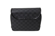 Load image into Gallery viewer, LOUIS VUITTON ルイヴィトン ダミエグラフィット トゥルース サスペンダブル ポーチ N41419 ブラック PVC レザー シルバー金具 美品 中古 65684