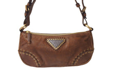 画像をギャラリービューアに読み込む, PRADA プラダ ワンショルダーバッグ トライアングルロゴ レザー ブラウン ゴールド金具 イタリア製 美品 中古 65702