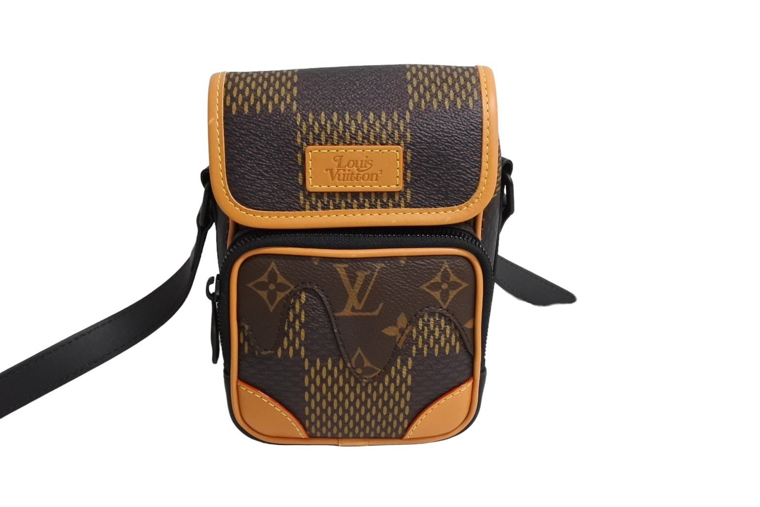 極美品 LOUIS VUITTON ルイヴィトン アマゾン メッセンジャー ショルダーバッグ N40357 ダミエ エベヌ モノグラム NIGO 中古  65717 – Casanova Vintage