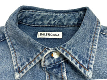 Load image into Gallery viewer, 極美品 BALENCIAGA バレンシアガ デニム ロゴ ワンピース ブルー 600150 トップス 半袖 刺繍 オーバーサイズ 2020年 サイズ38 中古 65735