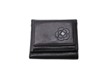 画像をギャラリービューアに読み込む, CHANEL シャネル 3つ折り財布 カメリア コンパクト 13番台 型番なし レザー シルバー金具 ブラック 美品 中古 65828