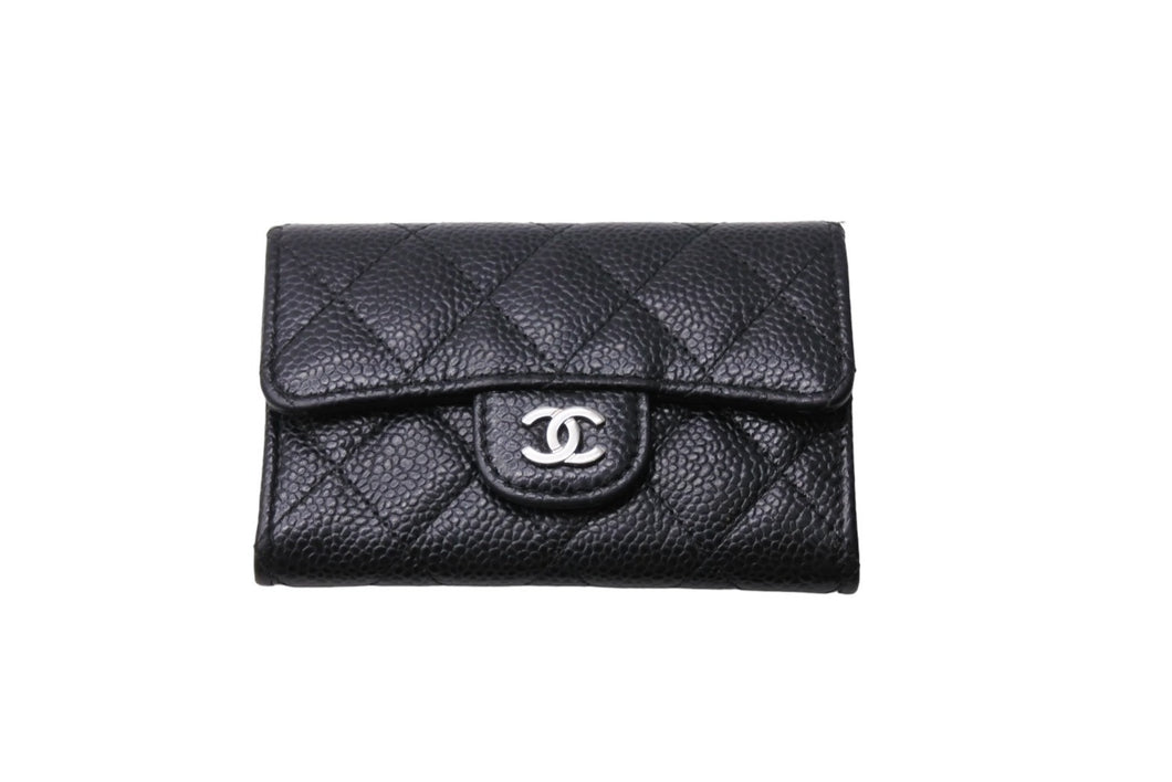 極美品 CHANEL シャネル カードケース ココマーク フラップ 25番台 キャビアスキン マトラッセ シルバー金具 ブラック 美品 中古  65859 – Casanova Vintage