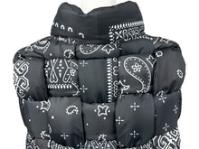 Load image into Gallery viewer, KAPITAL キャピタル ダウンベスト ペイズリー バンダナ柄 ブラック ポリエステル K2209SJ029 美品 中古 65911