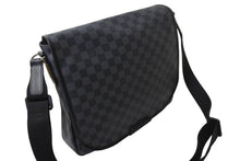 Load image into Gallery viewer, 新品同様品 LOUIS VUITTON ルイヴィトン ショルダーバッグ ダニエルMM N58029 ダミエグラフィットブラック シルバー金具 中古 65926
