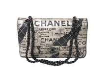 Load image into Gallery viewer, 極美品 CHANEL シャネル マトラッセ25 ニュースペーパー Wフラップラップ ラムスキン ブラックシルバー 21番台 中古 65932
