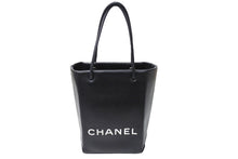 画像をギャラリービューアに読み込む, CHANEL シャネル エッセンシャル ハンドバッグ 12番台 A46880 ラムスキン ロゴ ブラック シルバー金具 美品 中古 65939