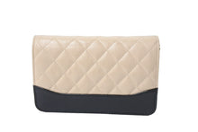 Load image into Gallery viewer, CHANEL シャネル ガブエルドゥチェーンウォレットバッグ キャビアスキン マトラッセ 27番台 ブラック ピンクベージュ 美品 中古 65975