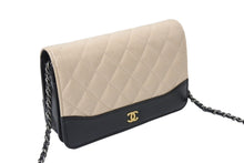 Load image into Gallery viewer, CHANEL シャネル ガブエルドゥチェーンウォレットバッグ キャビアスキン マトラッセ 27番台 ブラック ピンクベージュ 美品 中古 65975