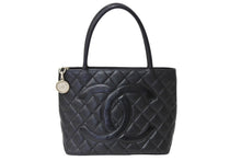 画像をギャラリービューアに読み込む, CHANEL シャネル 復刻トートバッグ ハンドバッグ 6番台 グレインドカーフスキン ブラック シルバー金具 美品 中古 66012