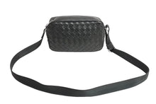 Load image into Gallery viewer, 極美品 BOTTEGAVENETA ボッテガヴェネタ イントレチャート カメラ バッグ ショルダーバッグ 710048 ブラック ラムスキン シルバー金具 中古 66024