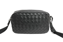 Load image into Gallery viewer, 極美品 BOTTEGAVENETA ボッテガヴェネタ イントレチャート カメラ バッグ ショルダーバッグ 710048 ブラック ラムスキン シルバー金具 中古 66024