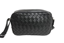 Load image into Gallery viewer, 極美品 BOTTEGAVENETA ボッテガヴェネタ イントレチャート カメラ バッグ ショルダーバッグ 710048 ブラック ラムスキン シルバー金具 中古 66024