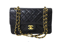 Load image into Gallery viewer, 極美品 CHANEL シャネル チェーンショルダーバッグ マトラッセ23 Wフラップ ラムスキン 2番台 ブラック ゴールド 中古 66029