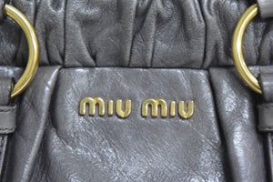 MIUMIU ミュウミュウ ヴィッテロラックス 2WAY ハンドバッグ グレー ショルダーバッグ レザー RT0383 ゴールド金具 美品 中古 66056