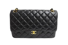 画像をギャラリービューアに読み込む, 極美品 CHANEL シャネル チェーンショルダーバッグ ラムスキン マトラッセ30 Wフラップ ブラックゴールド金具 24番台 中古 66164
