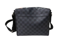 Load image into Gallery viewer, LOUIS VUITTON ルイヴィトン ディストリクトPM NM ショルダーバッグ N40238 ダミエ グラフィット シルバー金具 美品 中古 66254