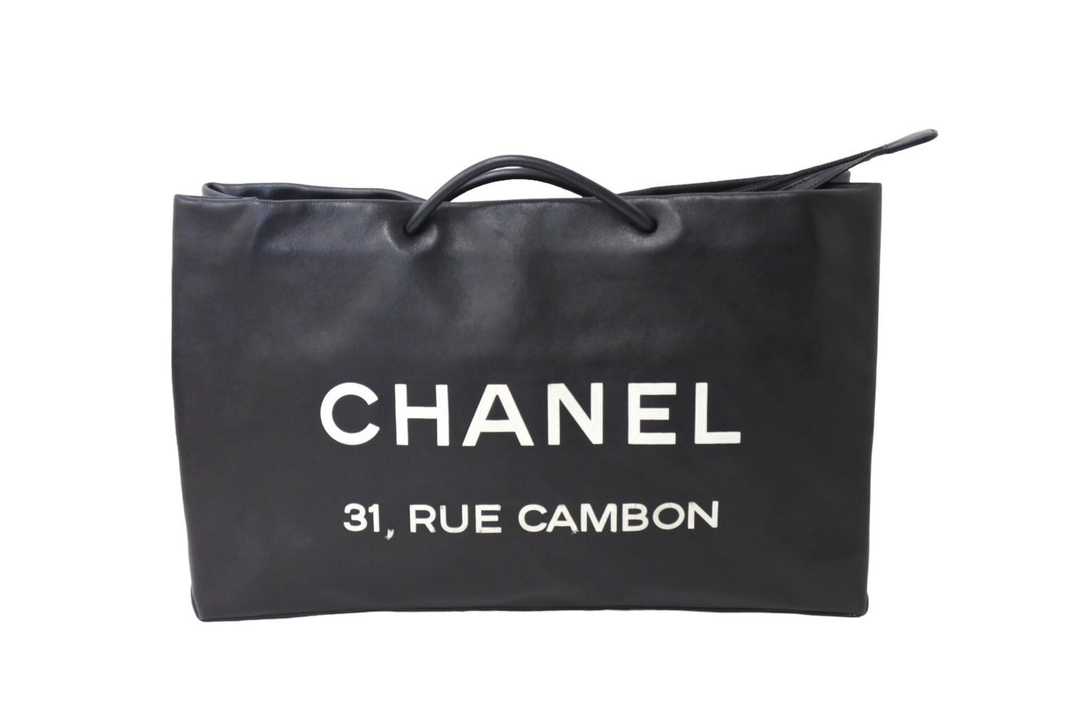 CHANEL シャネル エッセンシャル トートバッグ A46882 12番台 レザー ロゴパッチ ブラック ホワイト シルバー金具 美品 中古  66313 – Casanova Vintage