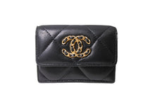 画像をギャラリービューアに読み込む, CHANEL シャネル 19 三つ折り財布 ココマーク AP1789 ラムスキン マトラッセ ゴールド金具 ブラック 美品 中古 66334