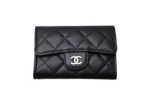 Load image into Gallery viewer, CHANEL シャネル カードケース ココマーク フラップ 26番台 キャビアスキン マトラッセ シルバー金具 ブラック 美品 中古 66336