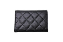 Load image into Gallery viewer, CHANEL シャネル カードケース ココマーク フラップ 26番台 キャビアスキン マトラッセ シルバー金具 ブラック 美品 中古 66336