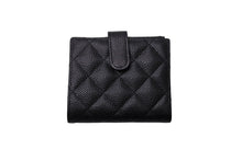 画像をギャラリービューアに読み込む, 極美品 CHANEL シャネル タイムレス クラシックライン コンパクトウォレット 財布 マトラッセ ココマーク キャビアスキン 中古 66340