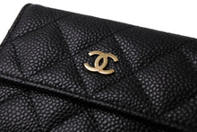 画像をギャラリービューアに読み込む, 極美品 CHANEL シャネル タイムレス クラシックライン コンパクトウォレット 財布 マトラッセ ココマーク キャビアスキン 中古 66340