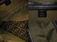 画像をギャラリービューアに読み込む, FENDI フェンディ ワンショルダーバッグ ズッカ柄 マンマバケット キャンバス レザー シルバー金具 ブラウン 美品 中古 66424