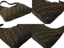 画像をギャラリービューアに読み込む, FENDI フェンディ ワンショルダーバッグ ズッカ柄 マンマバケット キャンバス レザー シルバー金具 ブラウン 美品 中古 66424